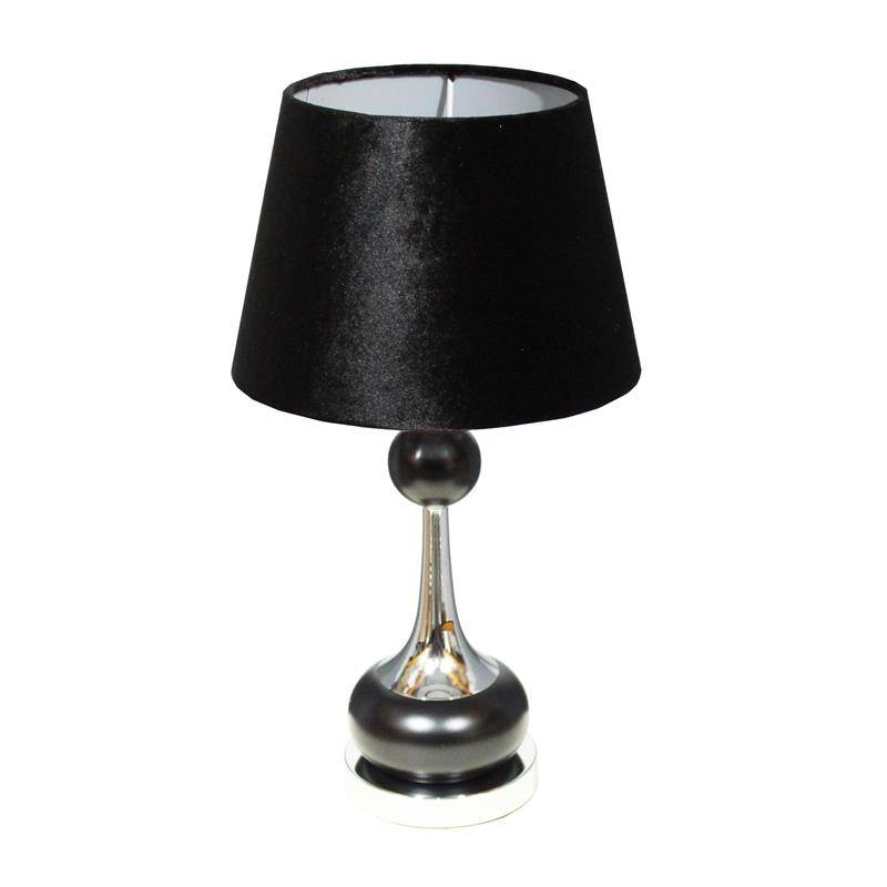 LAMPA SREBRNA Z DWOMA OZDOBNYMI CZARNYMI KULAMI I STOŻKOWYM WELUROWYM ABAŻUREM W KOLORZE CZARNYM.