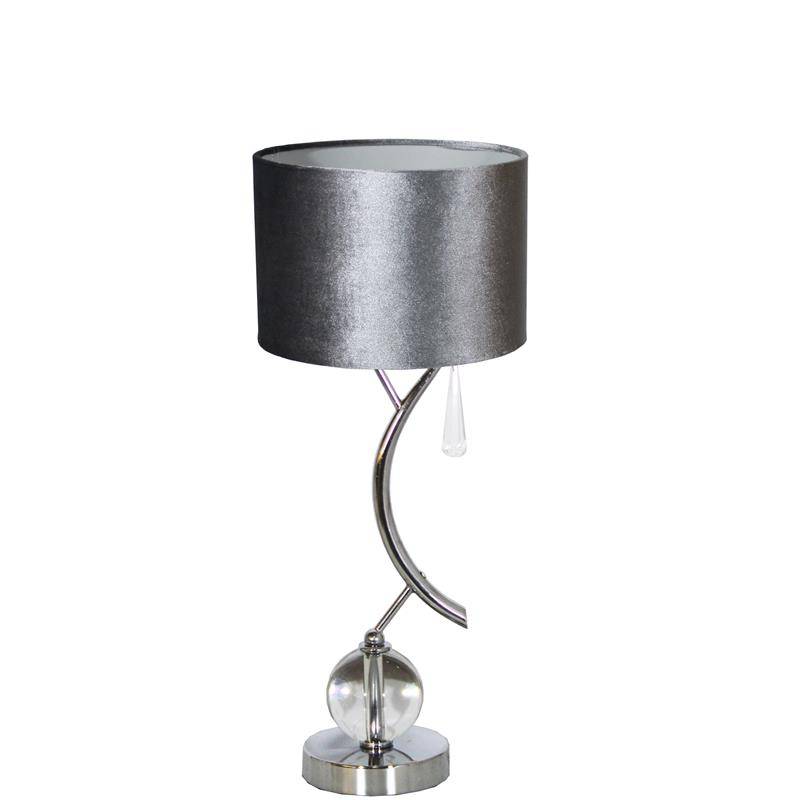 LAMPA STOŁOWA SREBRNA Z KULĄ I ZAWIESZKĄ KRYSZTAŁOWĄ ORAZ  Z ABAŻUREM WELUROWYM W KSZTAŁCIE CYLINDRA I KOLORZE SZARYM